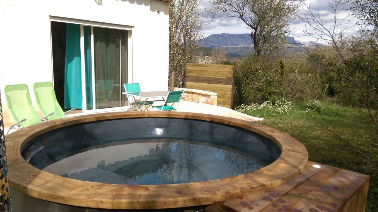 Spa Cabanon De Charme - Le Garagai Meyreuil Esterno foto