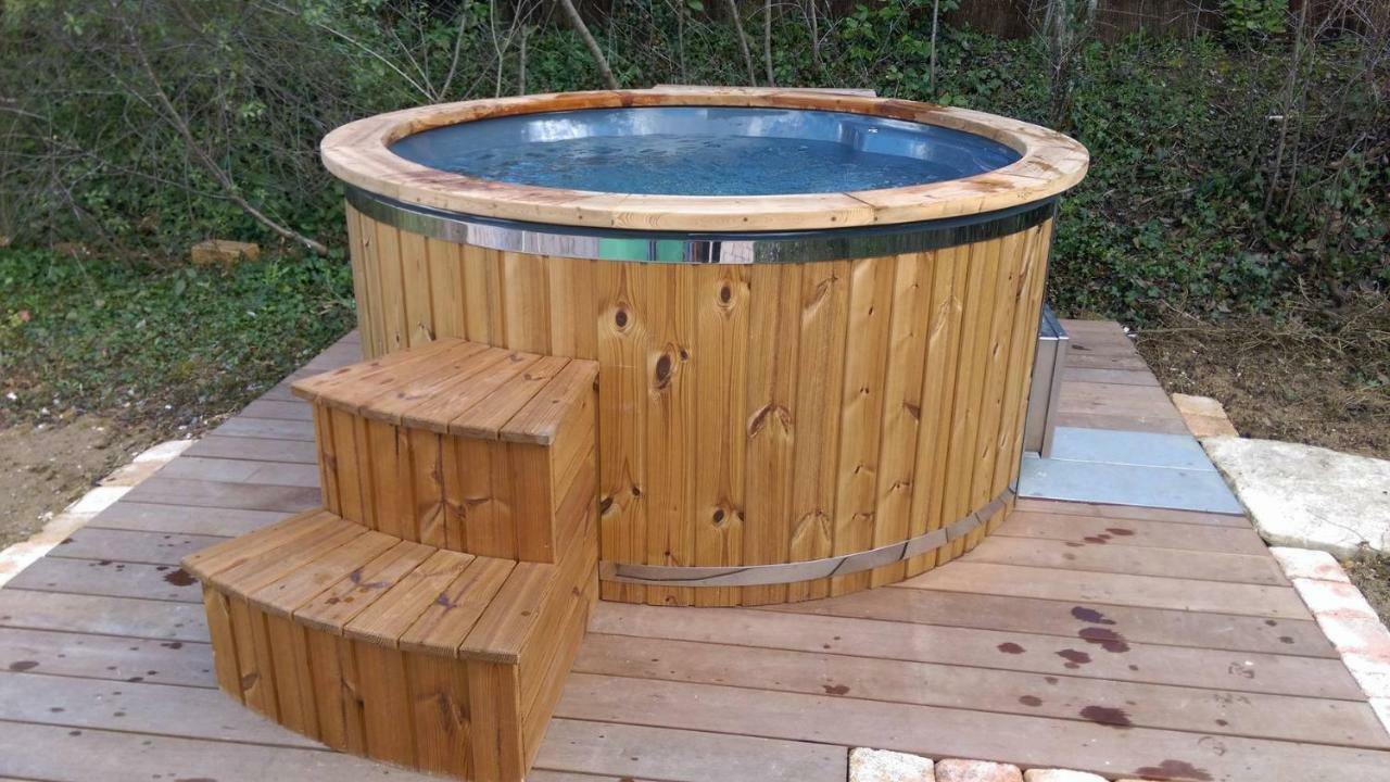 Spa Cabanon De Charme - Le Garagai Meyreuil Esterno foto