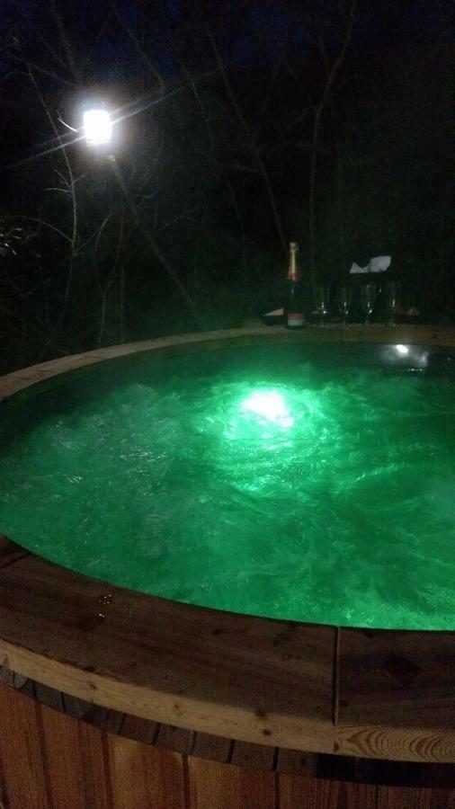 Spa Cabanon De Charme - Le Garagai Meyreuil Esterno foto
